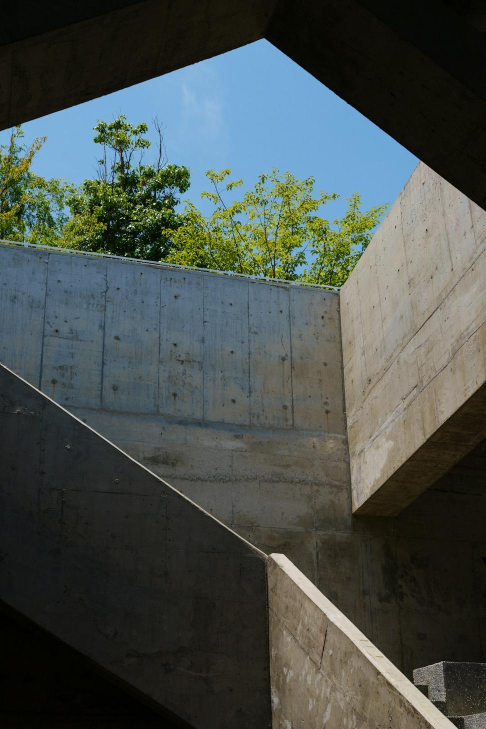 Low-carbon concrete